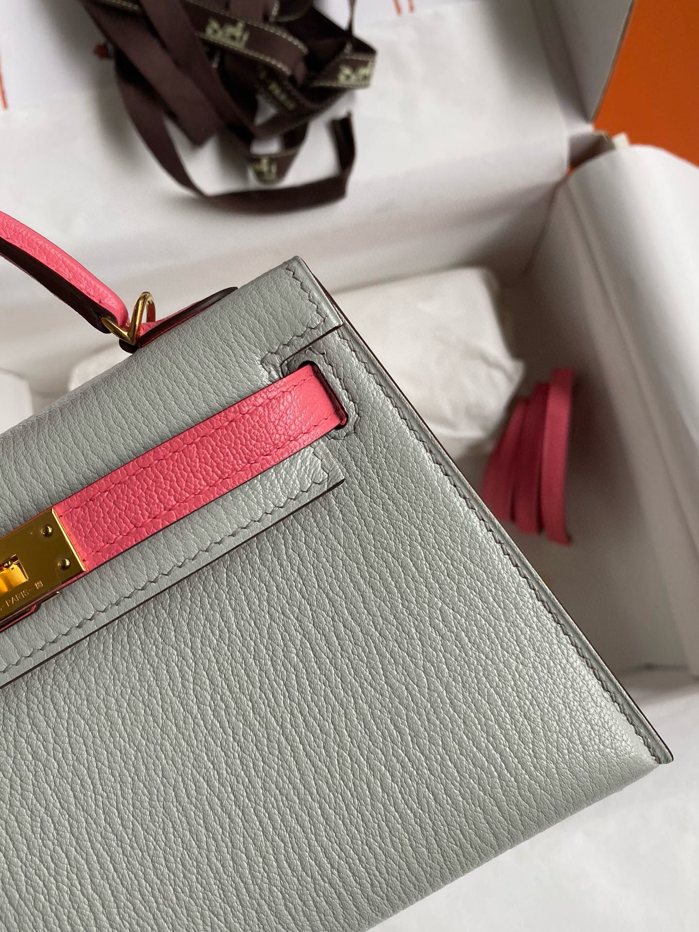 Hermes Kelly Mini II Sellier Bicolor Handmade Bag in Pearl Grey and Rose Azalee Chevre Mysore Leather - Image 5