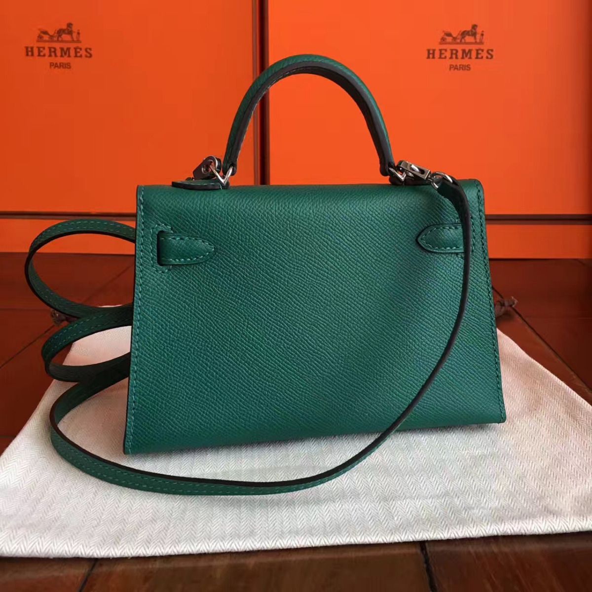 Hermes Kelly Mini II Handmade Bag In Malachite Epsom Leather - Image 3