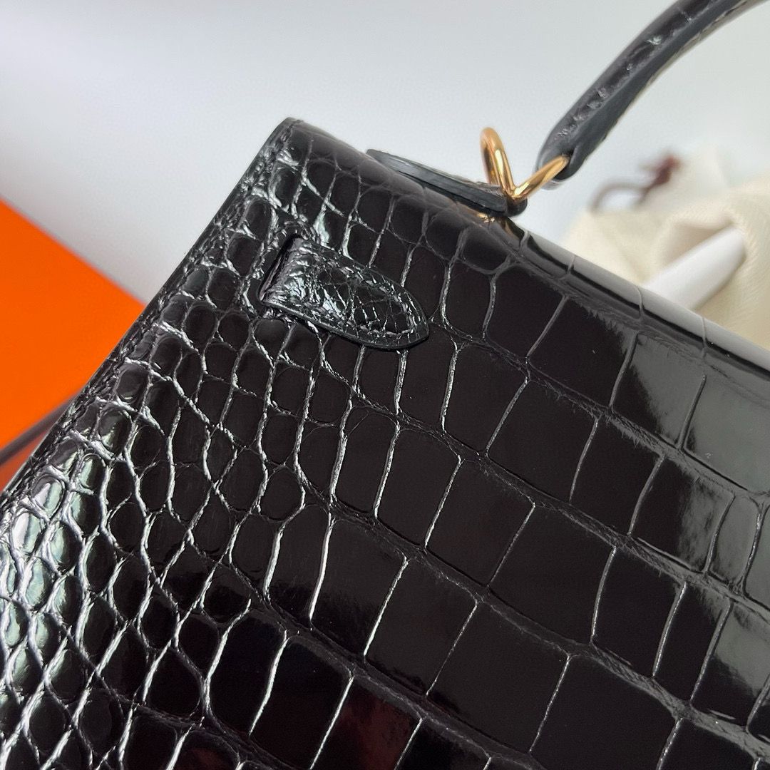 Hermes Kelly 25 Sellier Handmade Bag in Black Shiny Alligator Leather - Image 4