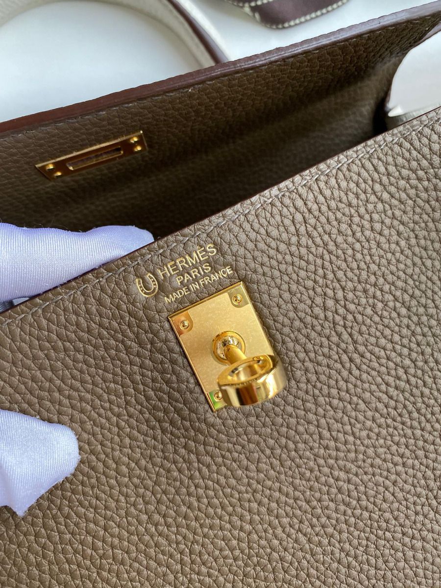 Hermes Kelly Retourne 25 Bicolor Bag in Taupe and Craie Clemence Calfskin - Image 8