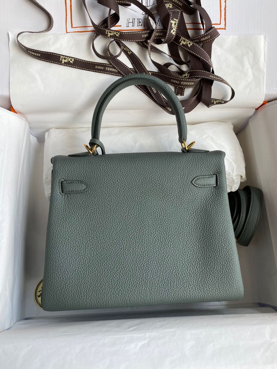 Hermes Kelly Retourne 25 Handmade Bag In Vert Amande Clemence Leather - Image 3