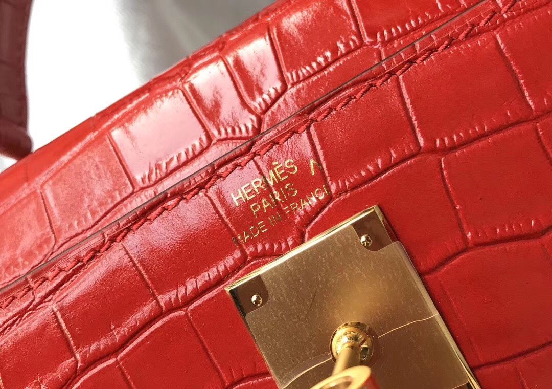 Hermes Kelly 25cm Handmade Bag In Red Embossed Crocodile Leather - Image 7