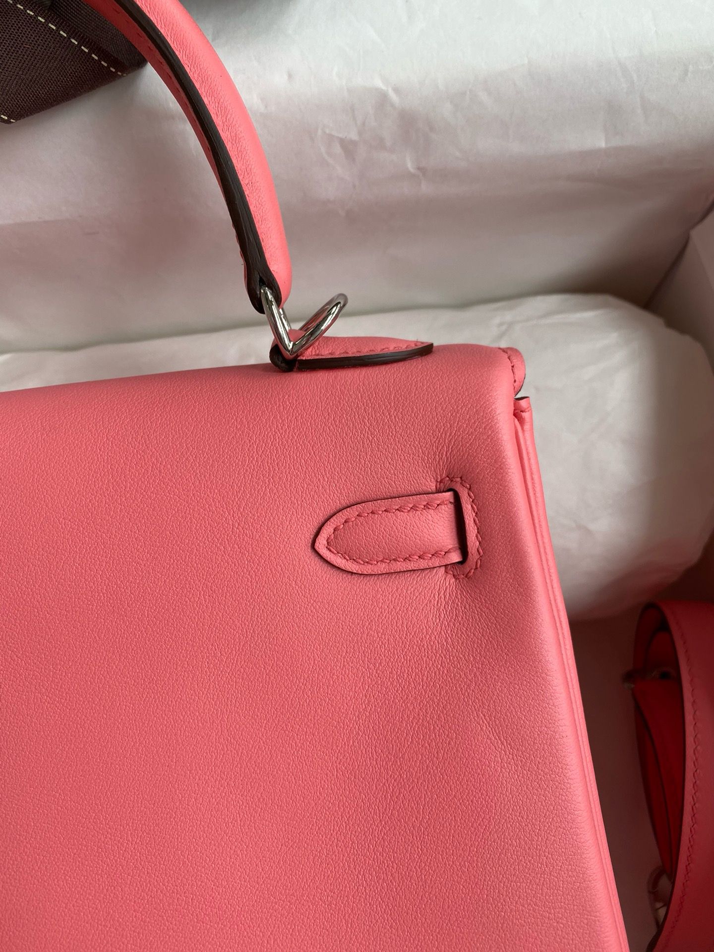 Hermes Kelly Retourne 25 Handmade Bag In Rose d'Ete Swift Calfskin - Image 5