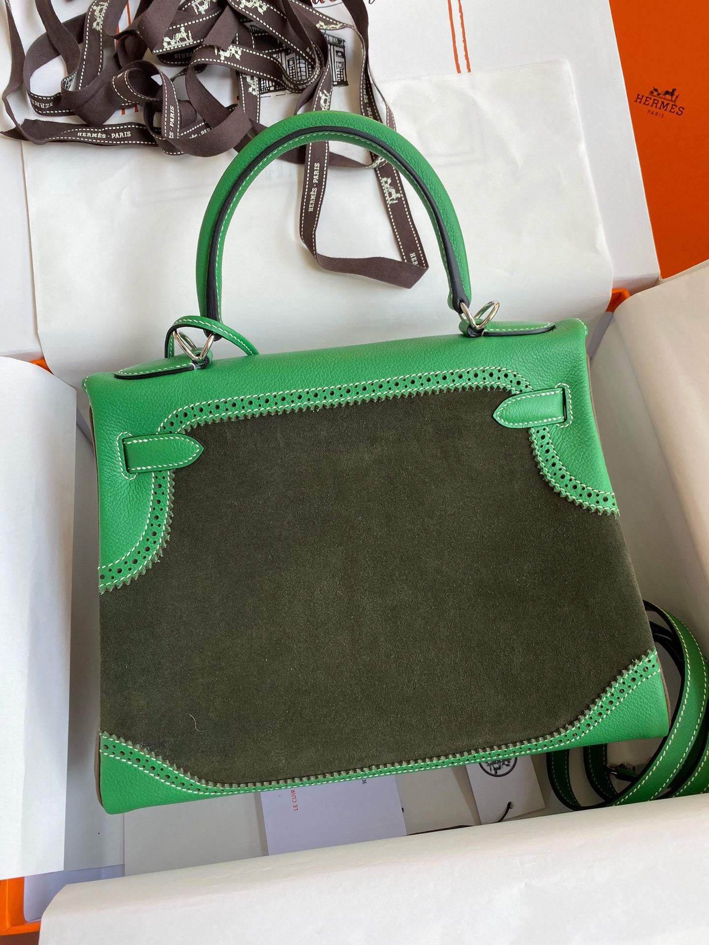 Hermes Kelly 28 Ghillies Grizzly Bag in Bambou Evercolor and Olive Veau Doblis - Image 3