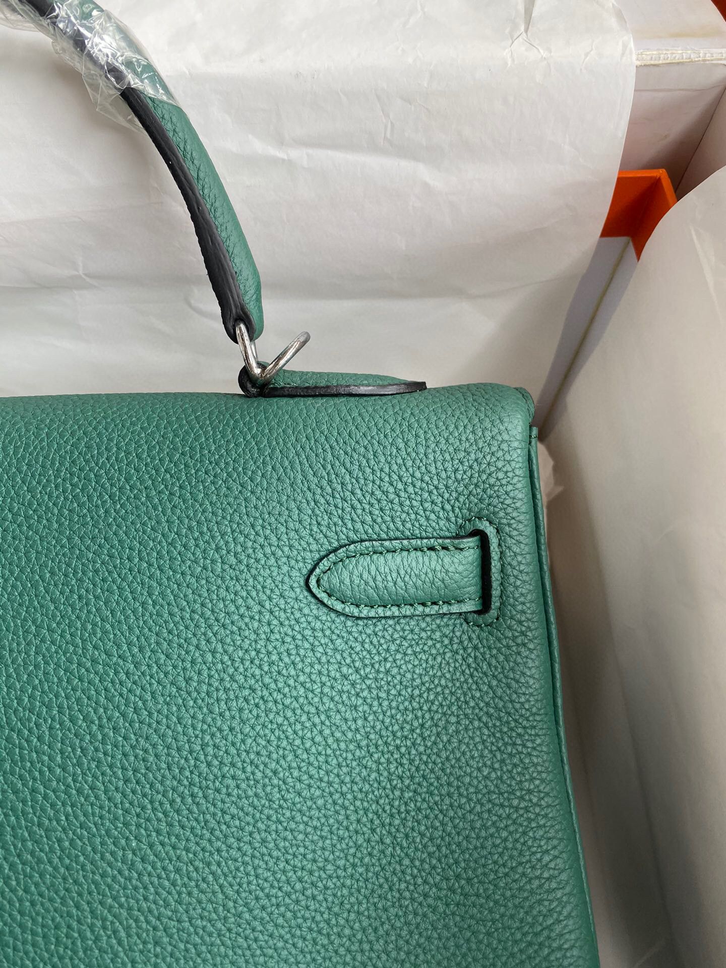 Hermes Kelly Retourne 32 Handmade Bag In Malachite Clemence Leather - Image 5