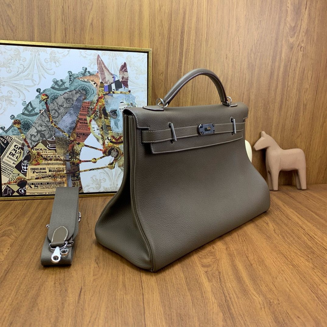 Hermes Kelly 42 Maxi Handmade Bag in Taupe Clemence Leather - Image 5