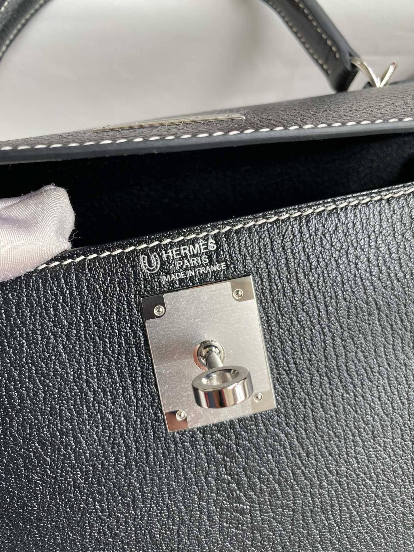 Hermes Kelly Sellier 28 Verso Handmade Bag in Black and Red Mysore Chevre Goatskin - Image 8