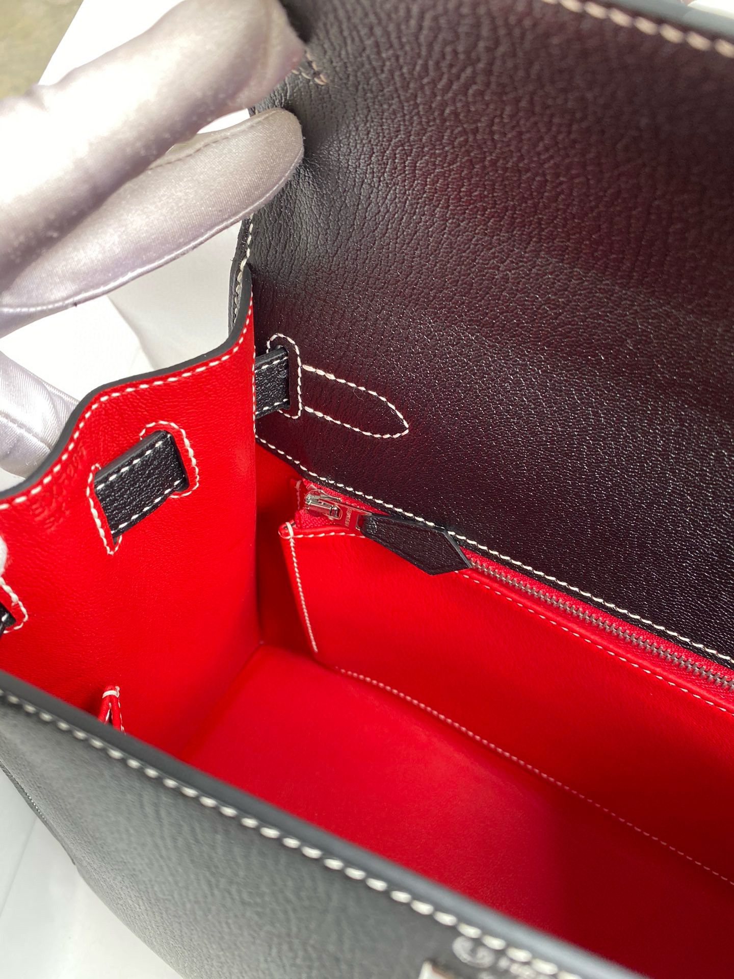 Hermes Kelly Sellier 28 Verso Handmade Bag in Black and Red Mysore Chevre Goatskin - Image 10