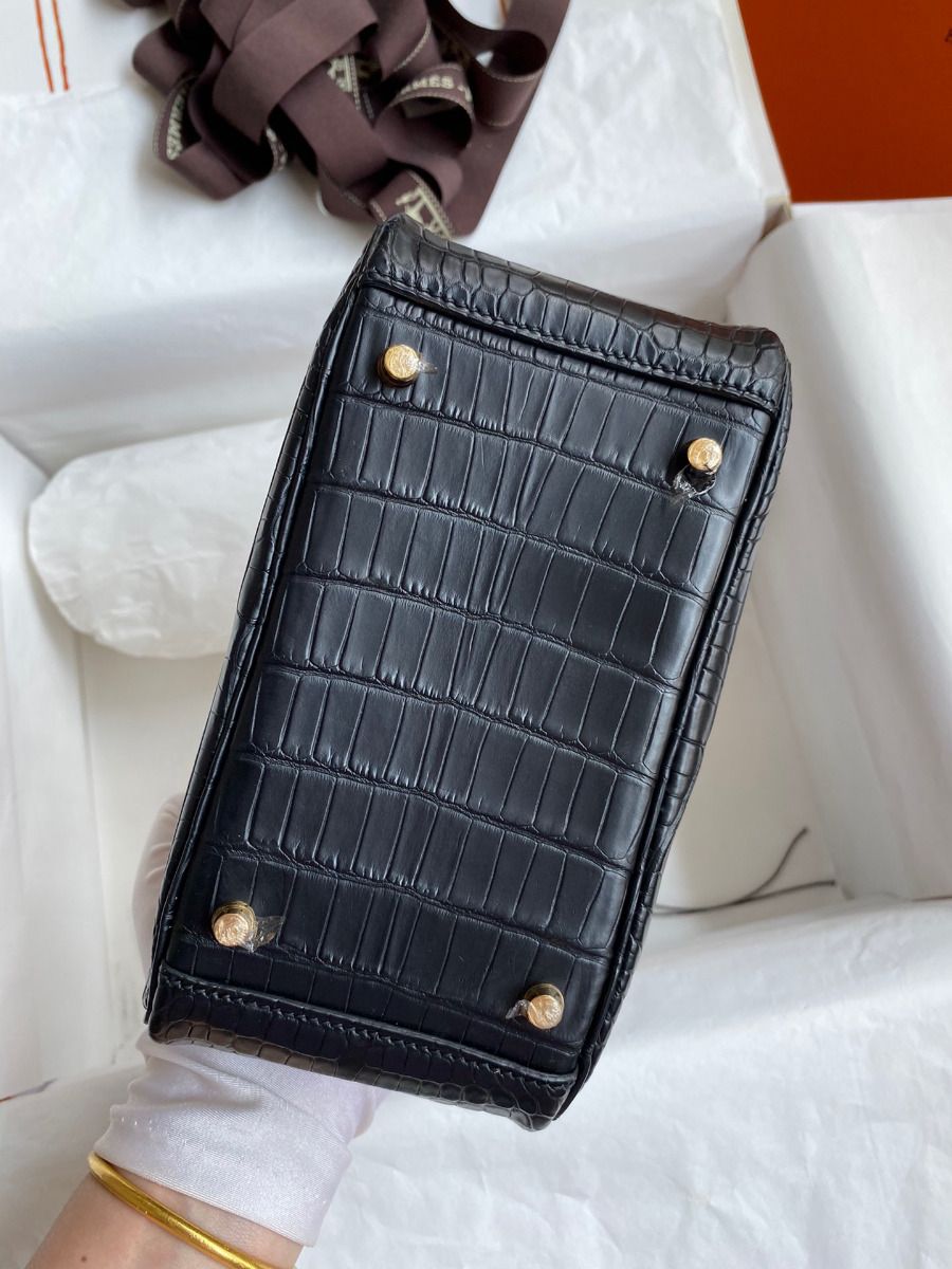 Hermes Mini Lindy Handmade Bag In Black Matte Alligator Leather - Image 6
