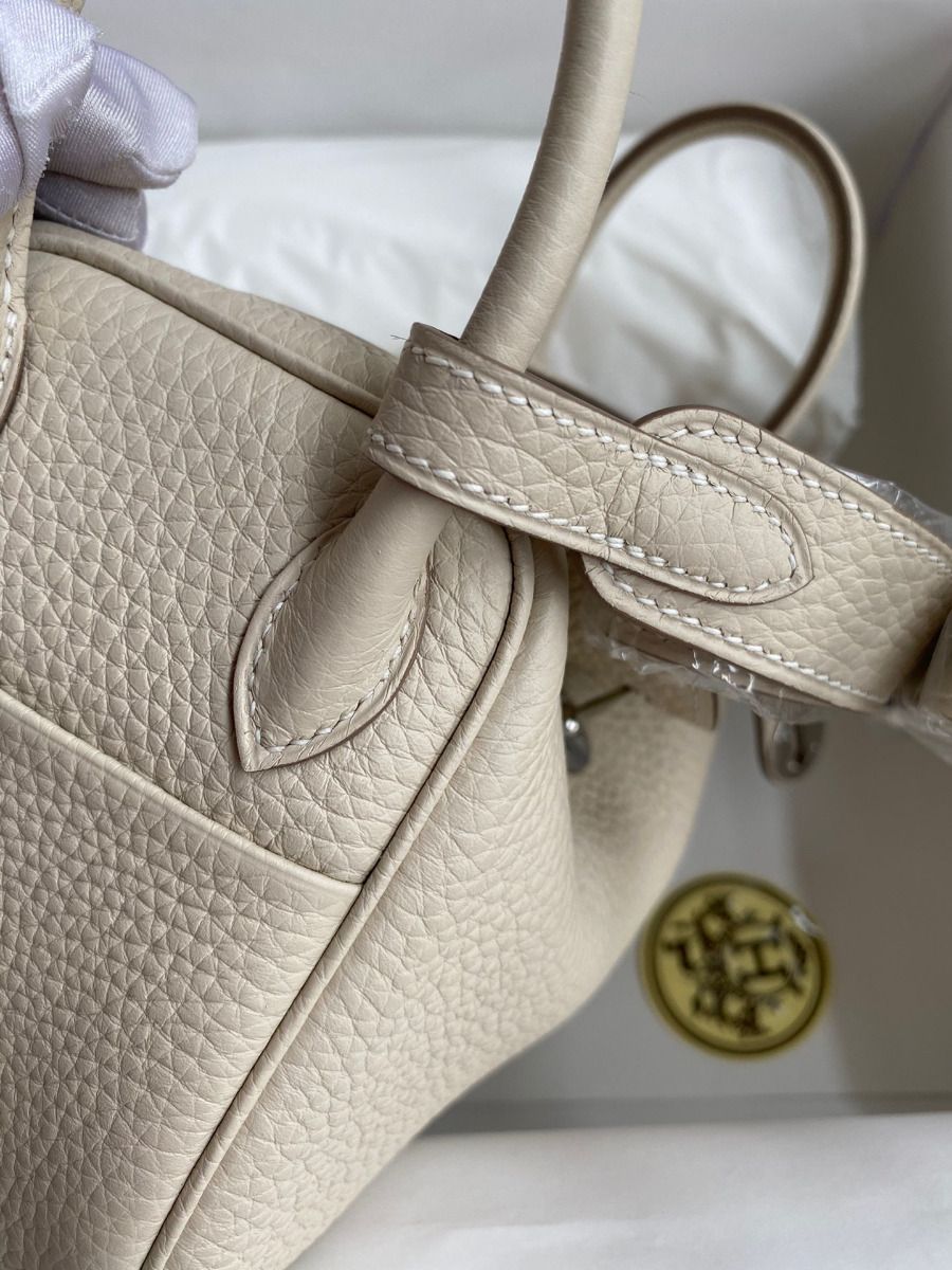 Hermes Mini Lindy Handmade Bag In Craie Clemence Leather - Image 5