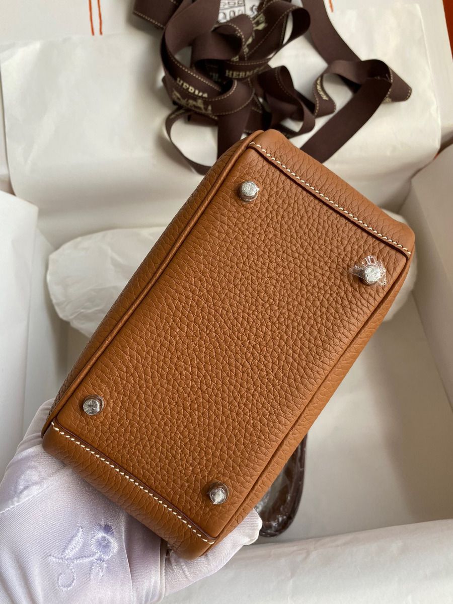 Hermes Mini Lindy Handmade Bag In Gold Clemence Leather - Image 9