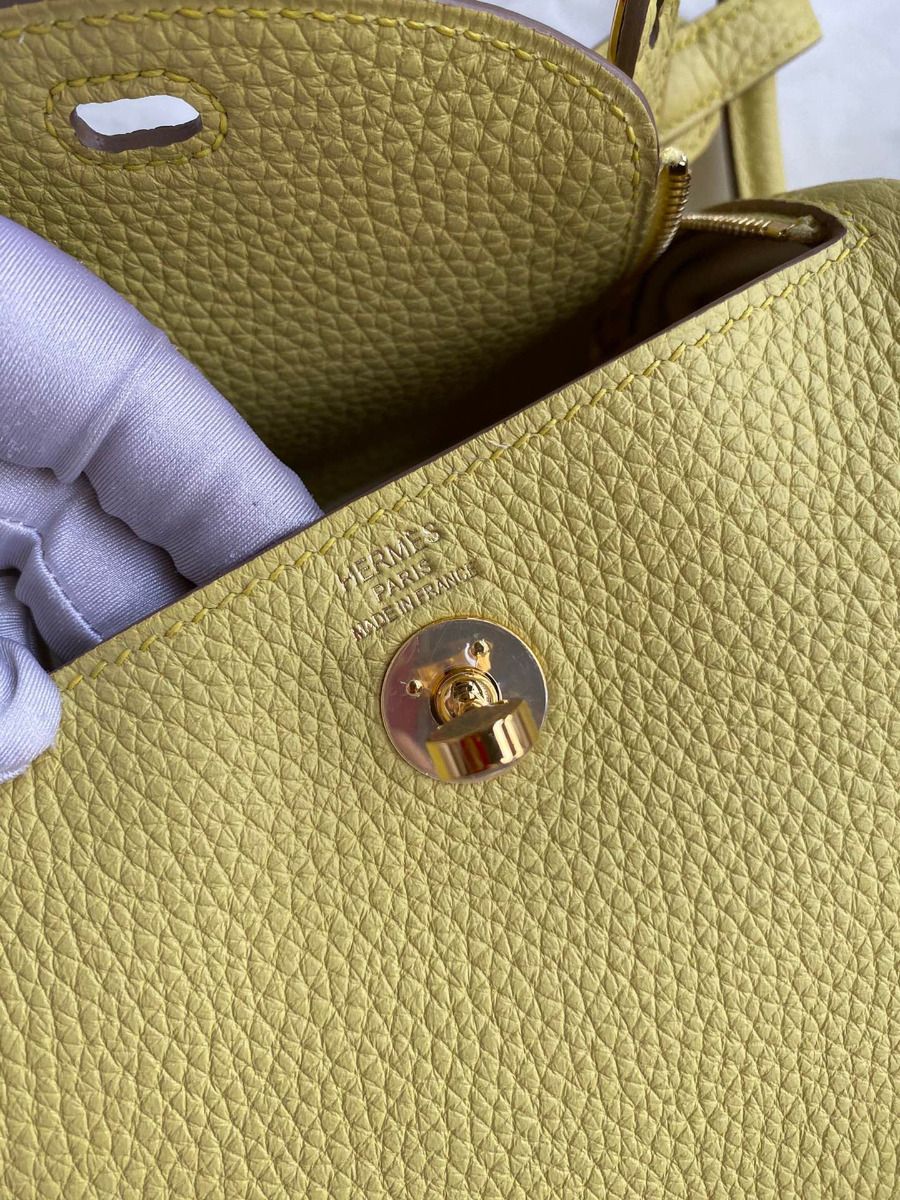 Hermes Mini Lindy Handmade Bag In Jaune Poussin Clemence Leather - Image 8