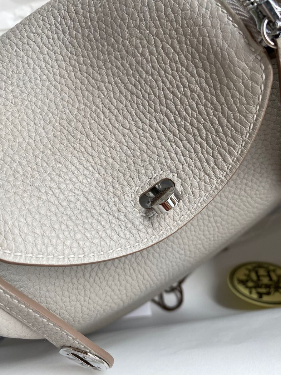 Hermes Mini Lindy Handmade Bag In Pearl Grey Clemence Leather - Image 5