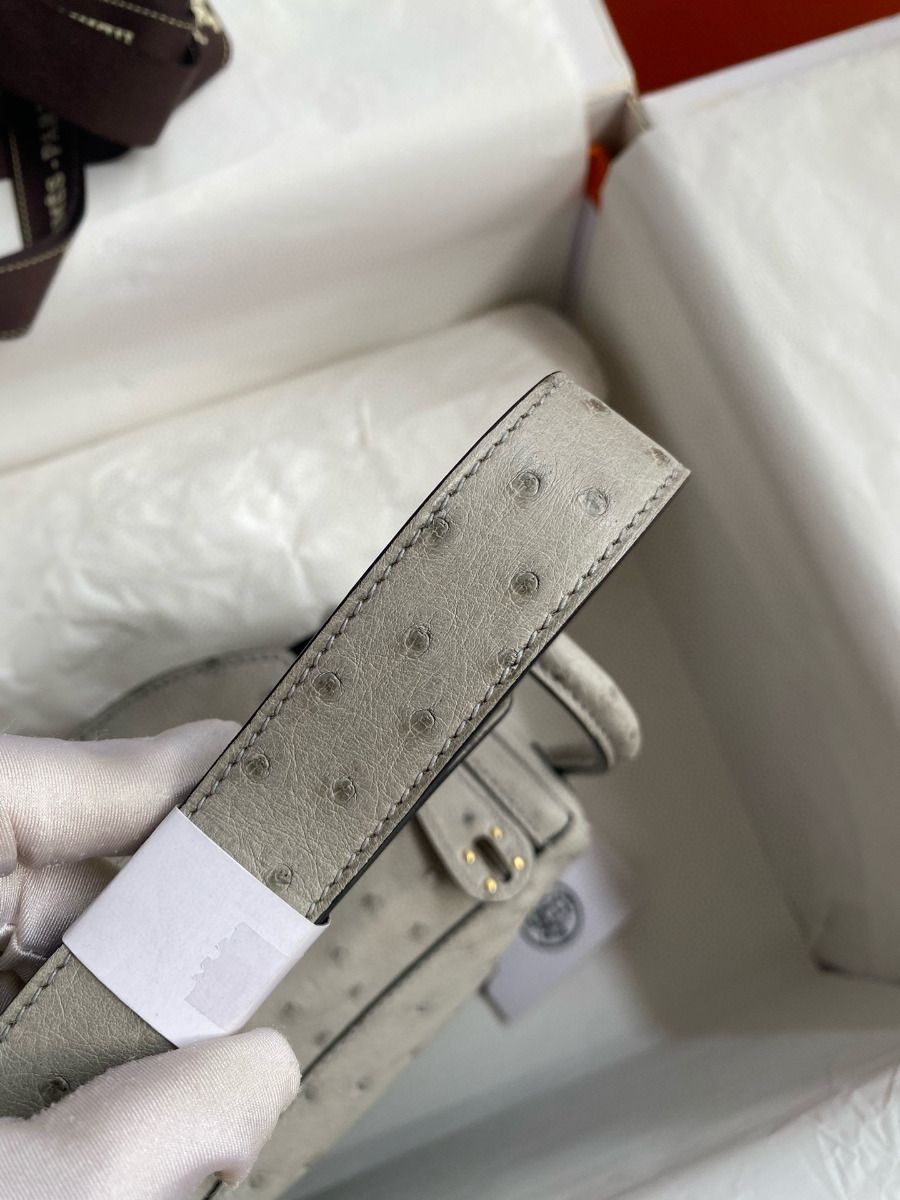 Hermes Mini Lindy Handmade Bag In Pearl Grey Ostrich Leather - Image 8
