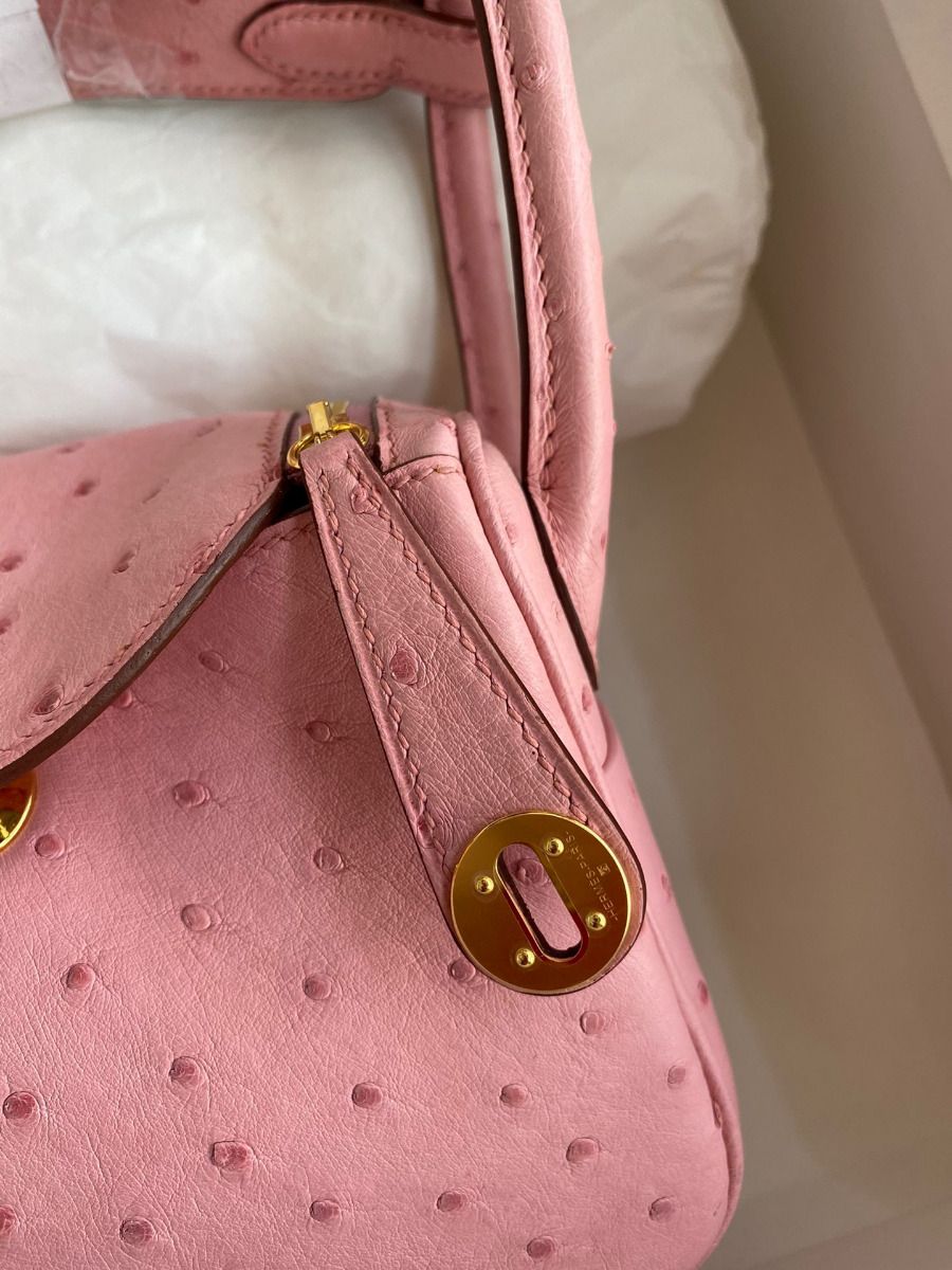 Hermes Mini Lindy Handmade Bag In Rose Sakura Ostrich Leather - Image 4