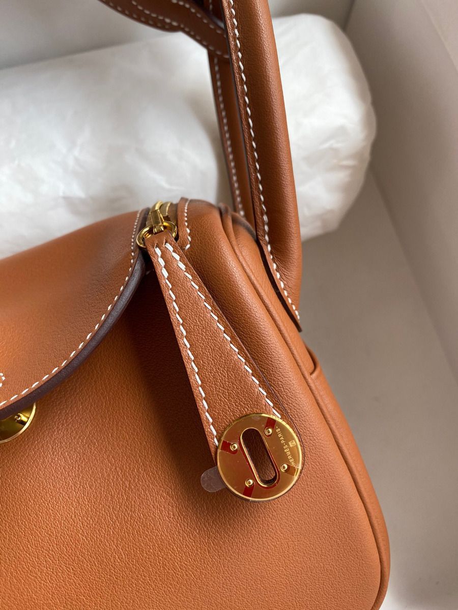 Hermes Mini Lindy Handmade Bag In Gold Swift Leather - Image 4