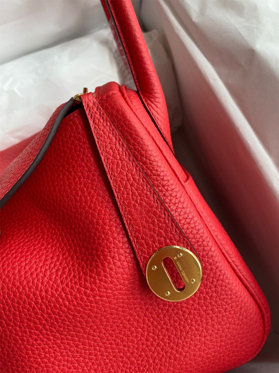 Hermes Lindy 26 Handmade Bag In Red Clemence Leather - Image 4