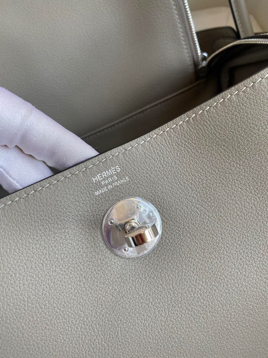 Hermes Lindy 26 Handmade Bag In Gris Asphalt Evercolor Leather - Image 10