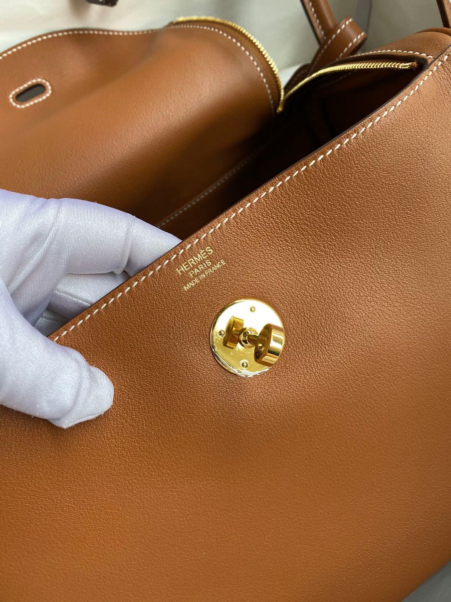 Hermes Lindy 26 Handmade Bag In Gold Swift Calfskin - Image 9