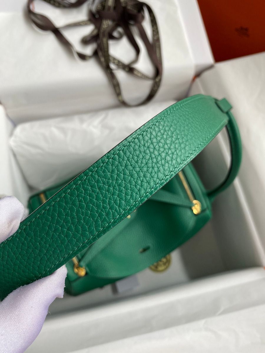 Hermes Lindy 30 Handmade Bag In Malachite Clemence Leather - Image 7