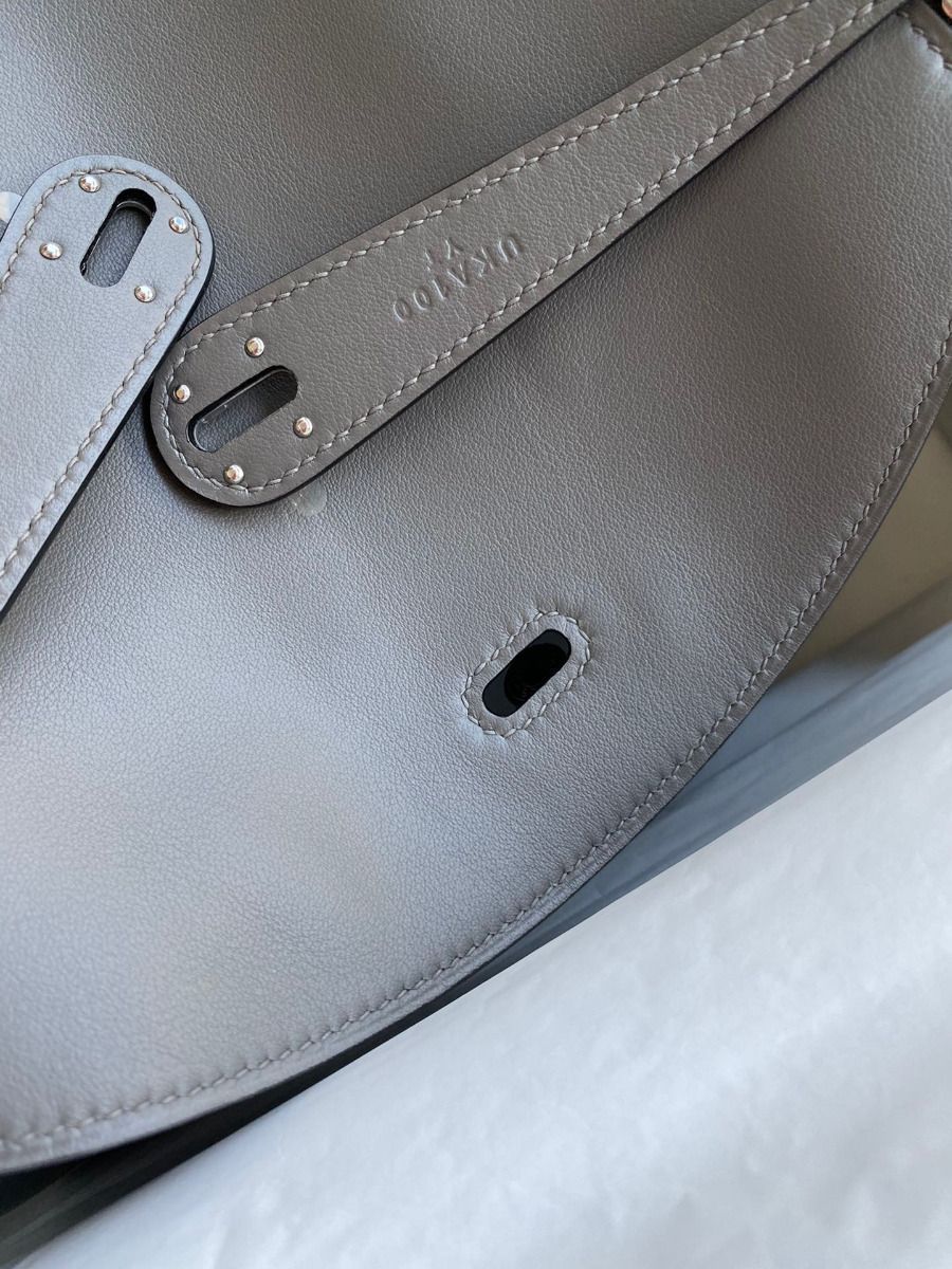 Hermes Lindy 30 Handmade Bag In Grey Swift Calfskin - Image 7