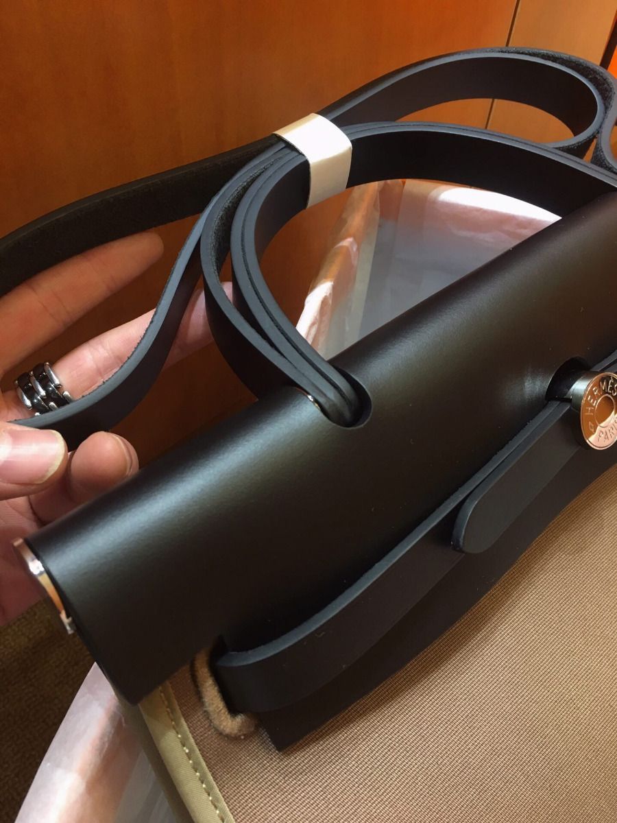 Hermes Herbag Zip 31cm Bag In Black And Taupe - Image 5