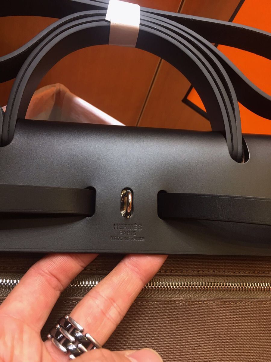 Hermes Herbag Zip 31cm Bag In Black And Taupe - Image 9
