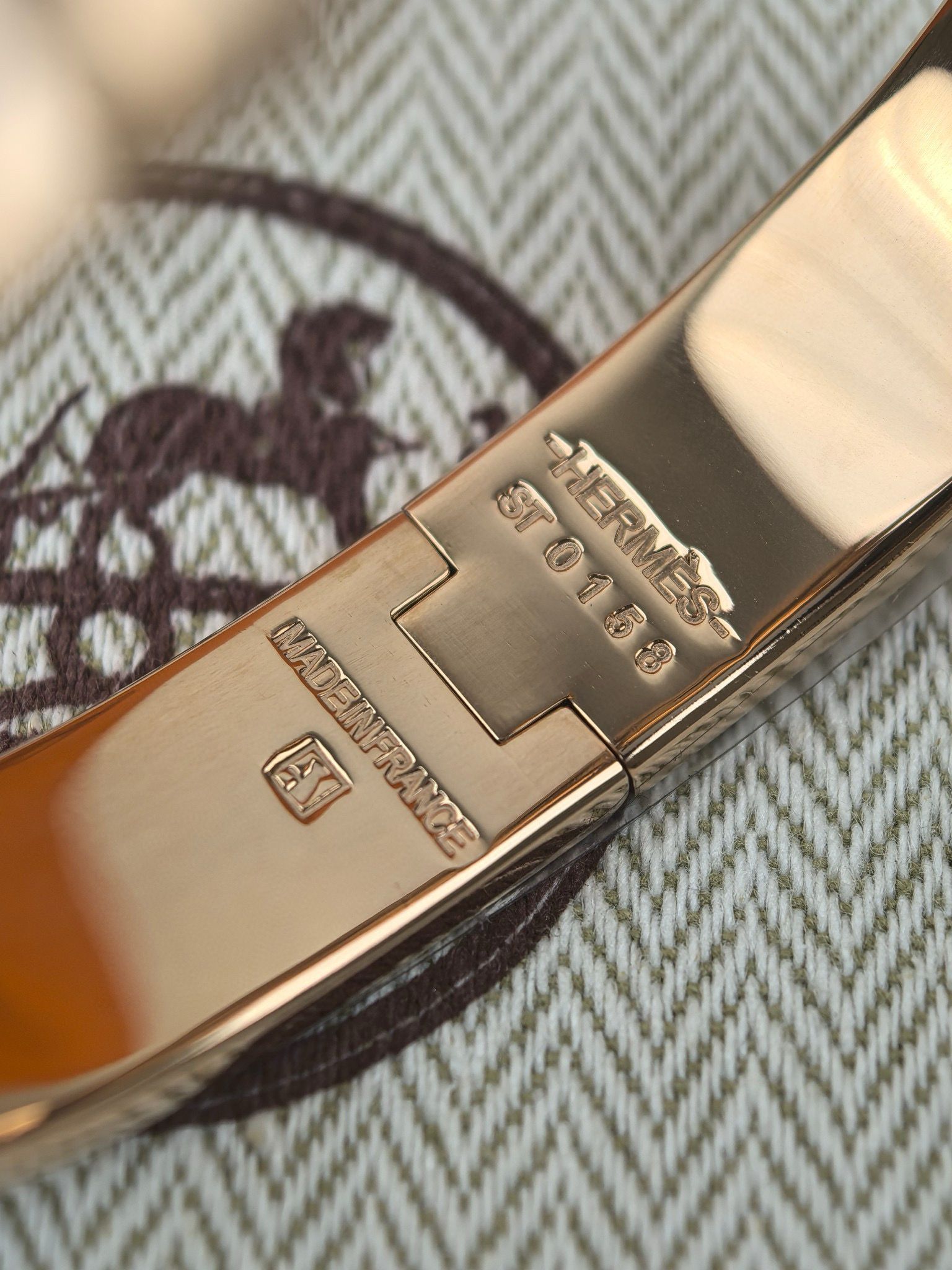 Hermes Chataigne Enamel Clic H Bracelet - Image 10