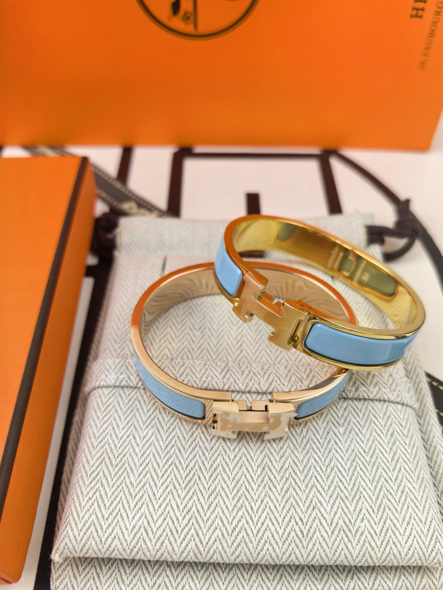 Hermes Blue Ciel Enamel Clic H Bracelet - Image 5