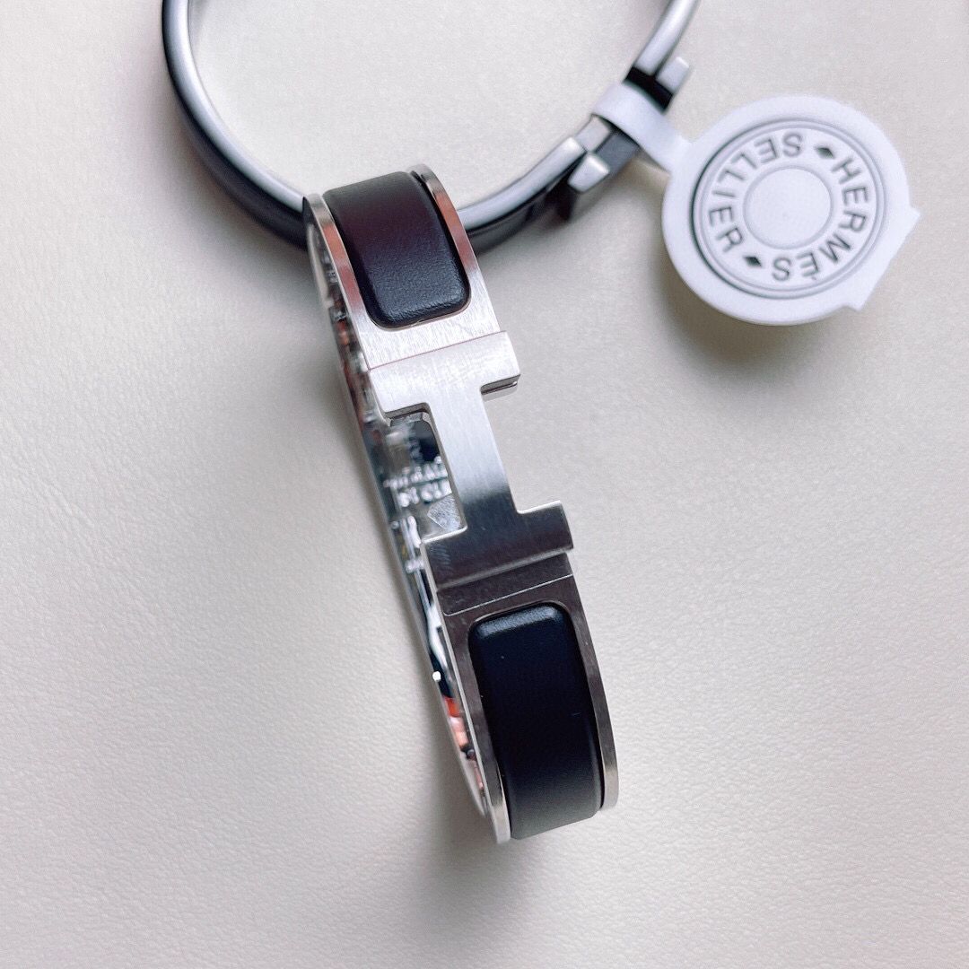 Hermes Black Enamel Clic HH Bracelet - Image 6