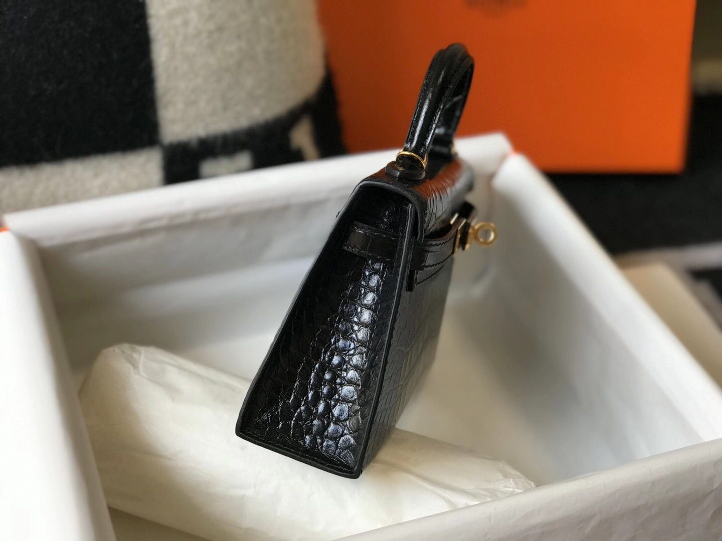 Hermes Kelly Mini II Bag In Black Embossed Crocodile Leather - Image 4