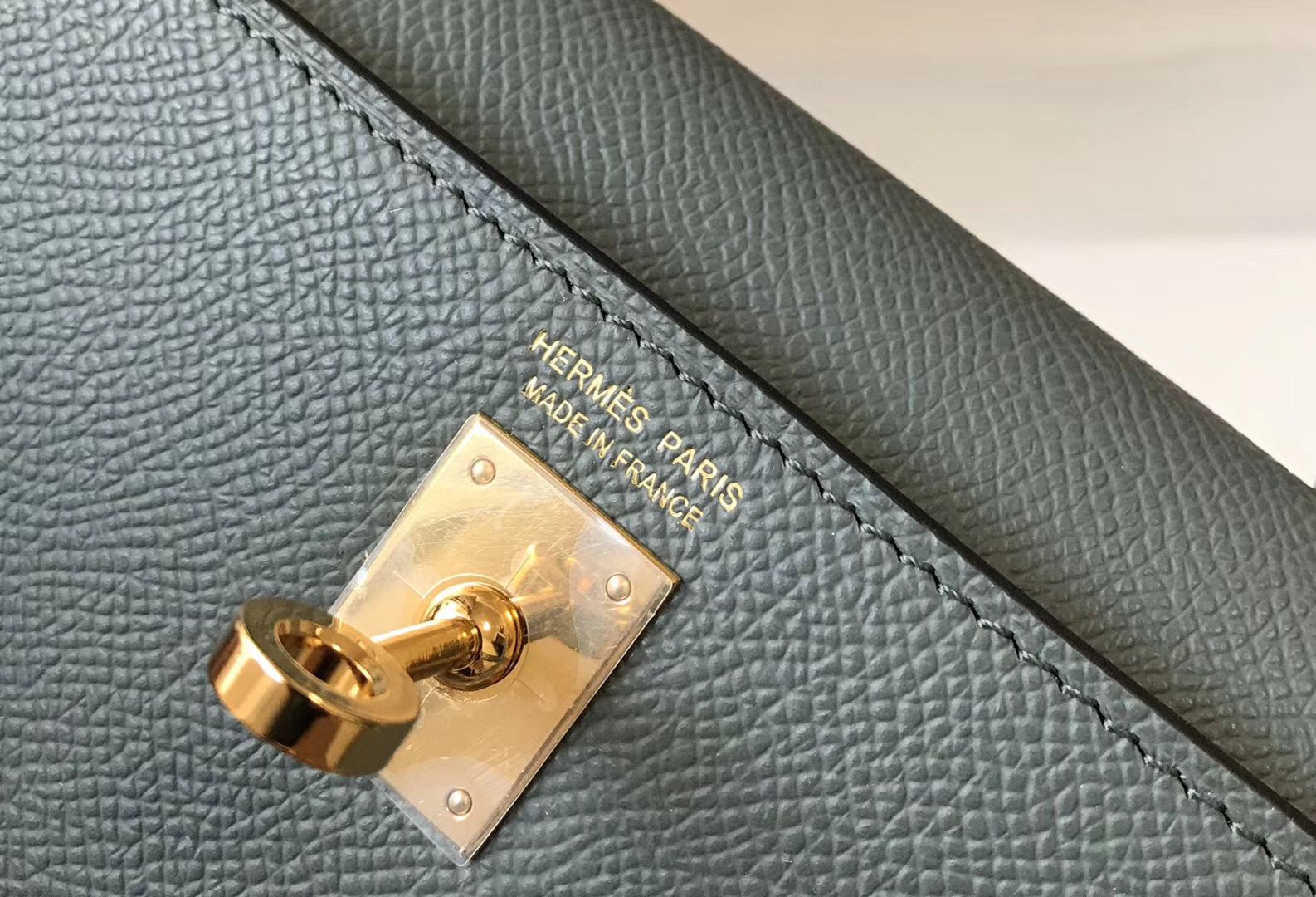 Hermes Kelly Mini II Bag In Vert Amande Epsom Leather GHW - Image 5