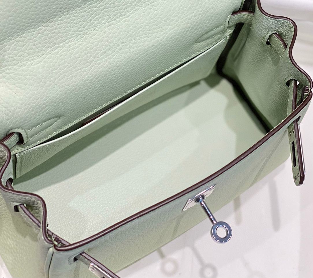 Hermes Kelly 20cm Bag In Vert Fizz Clemence Leather PHW - Image 10