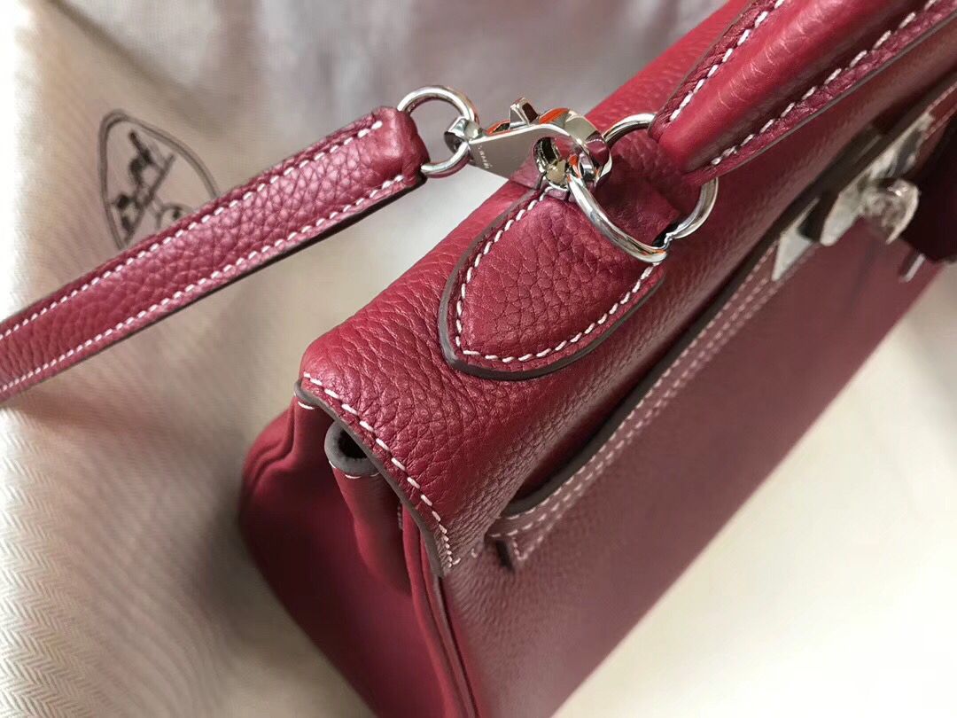 Hermes Kelly 32cm Bag In Bordeaux Clemence Leather PHW - Image 6