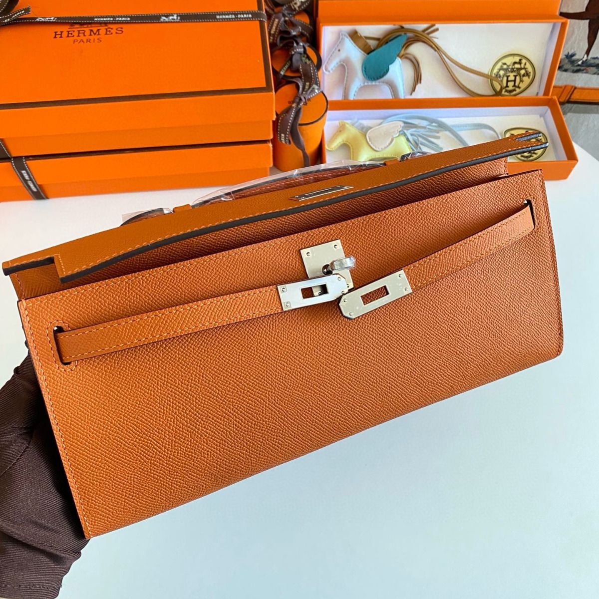 Hermes Kelly Cut Handmade Bag in Orange Epsom Calfskin - Image 7