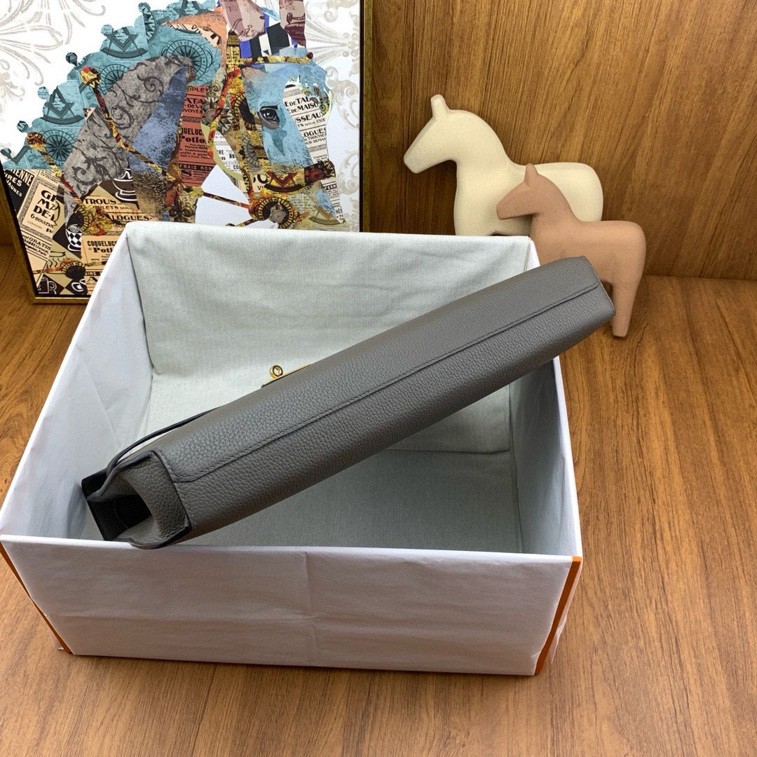 Hermes Kelly Depeches 36 Briefcase in Etain Clemence Leather - Image 10