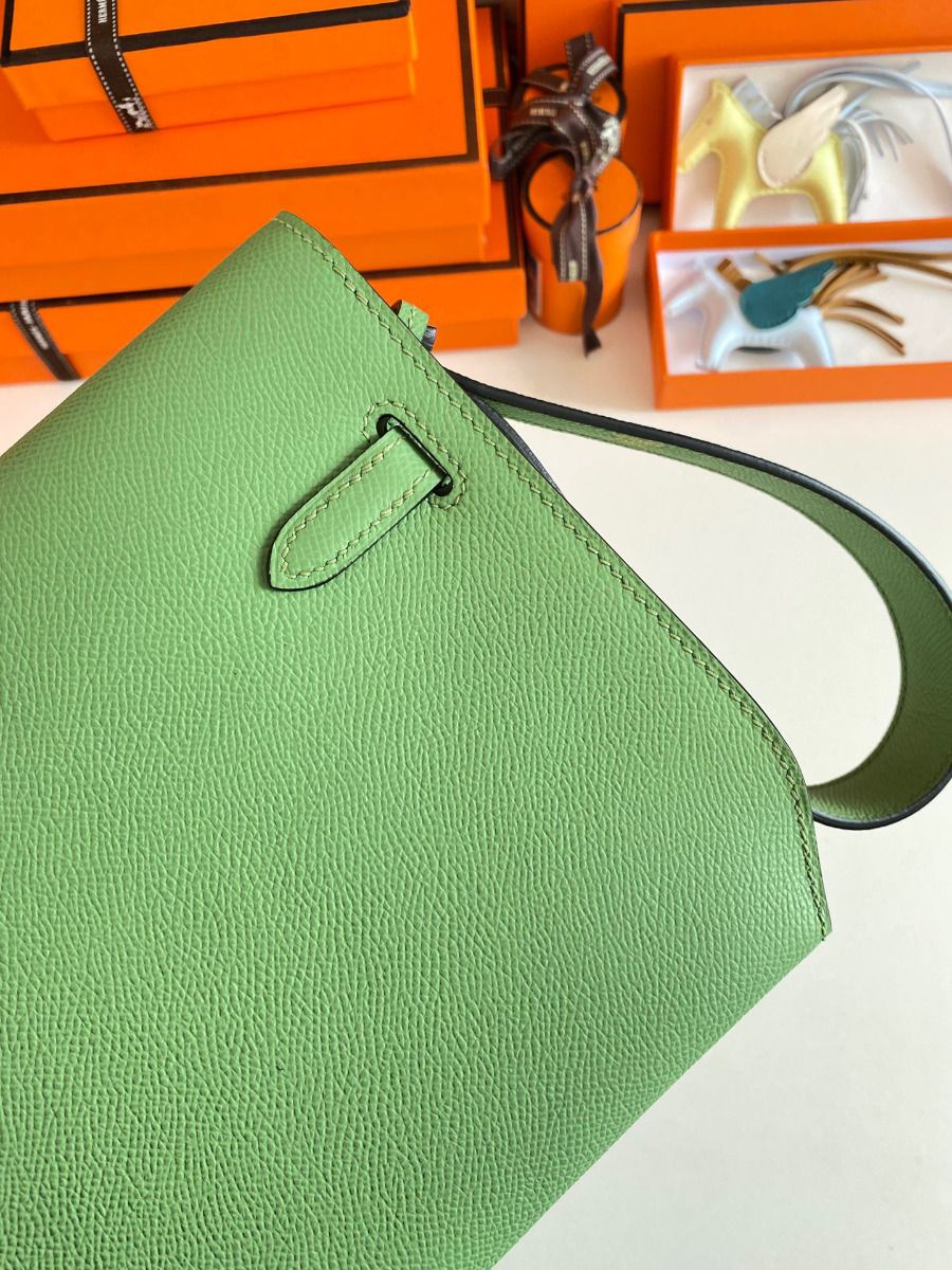 Hermes Kelly Depeches 25 Pouch in Vert Criquet Epsom Calfskin - Image 5