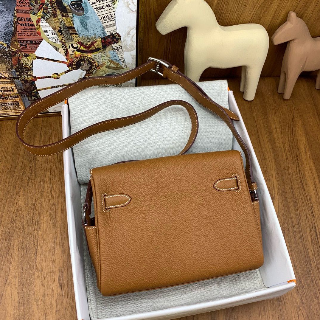 Hermes Kelly Messenger Bag in Gold Clemence Leather - Image 3