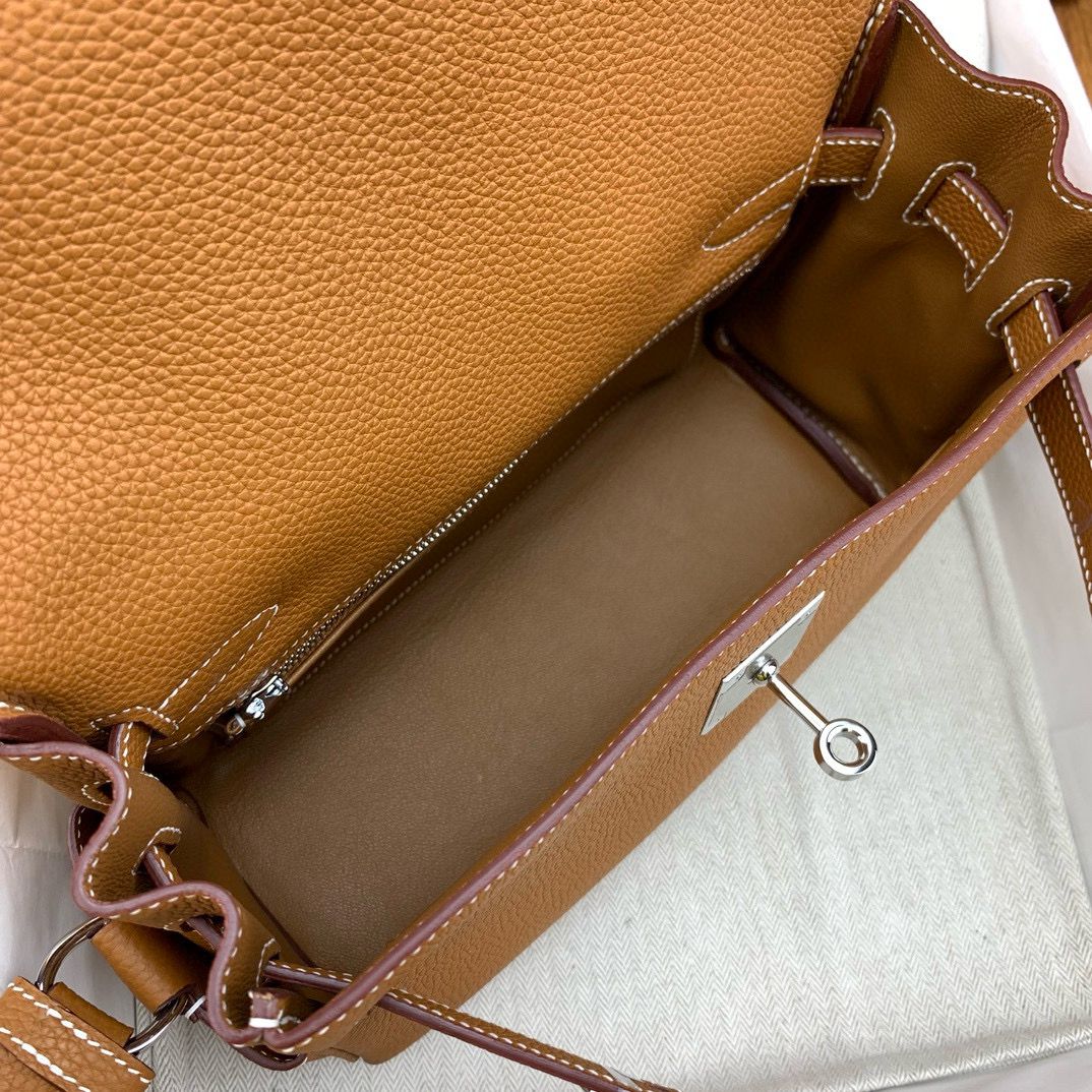Hermes Kelly Messenger Bag in Gold Clemence Leather - Image 6