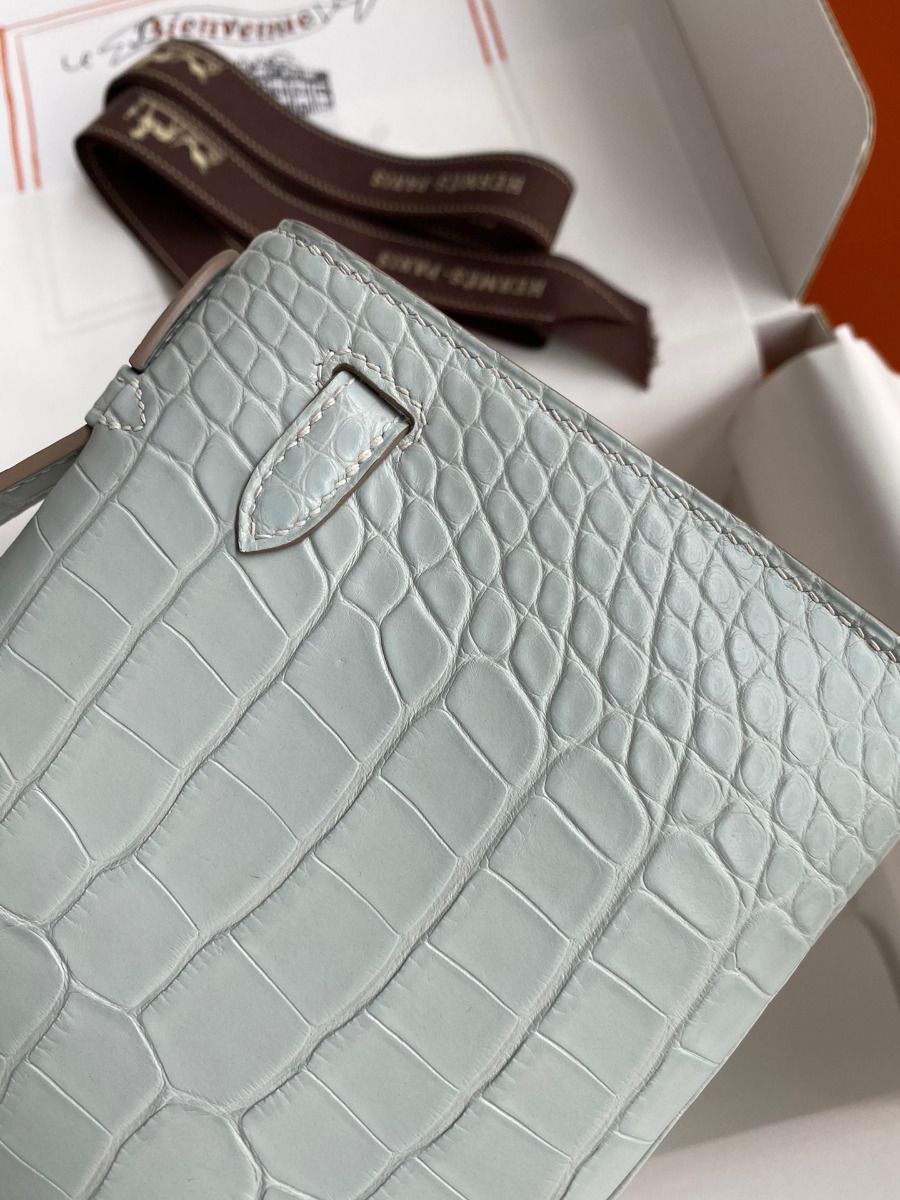 Hermes Kelly Pochette Handmade Bag In Pearl Grey Matte Alligator Leather - Image 6