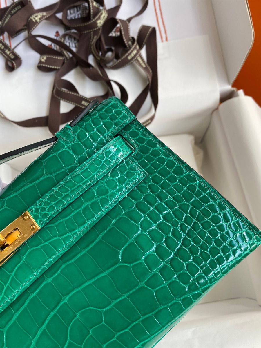 Hermes Kelly Pochette Handmade Bag In Vert Emerald Shiny Alligator Leather - Image 5