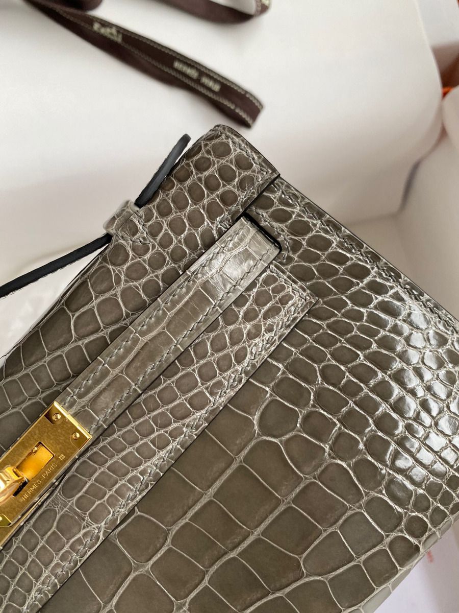 Hermes Kelly Pochette Handmade Bag In Taupe Shiny Alligator Leather - Image 4