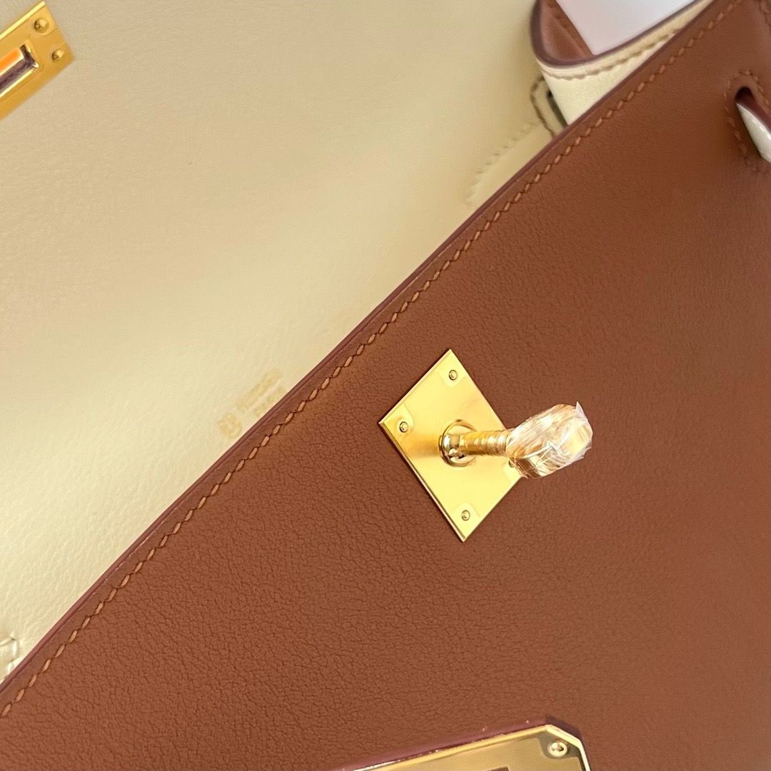 Hermes HSS Kelly Pochette Bicolor Bag in Gold and Craie Swift Calfskin - Image 5