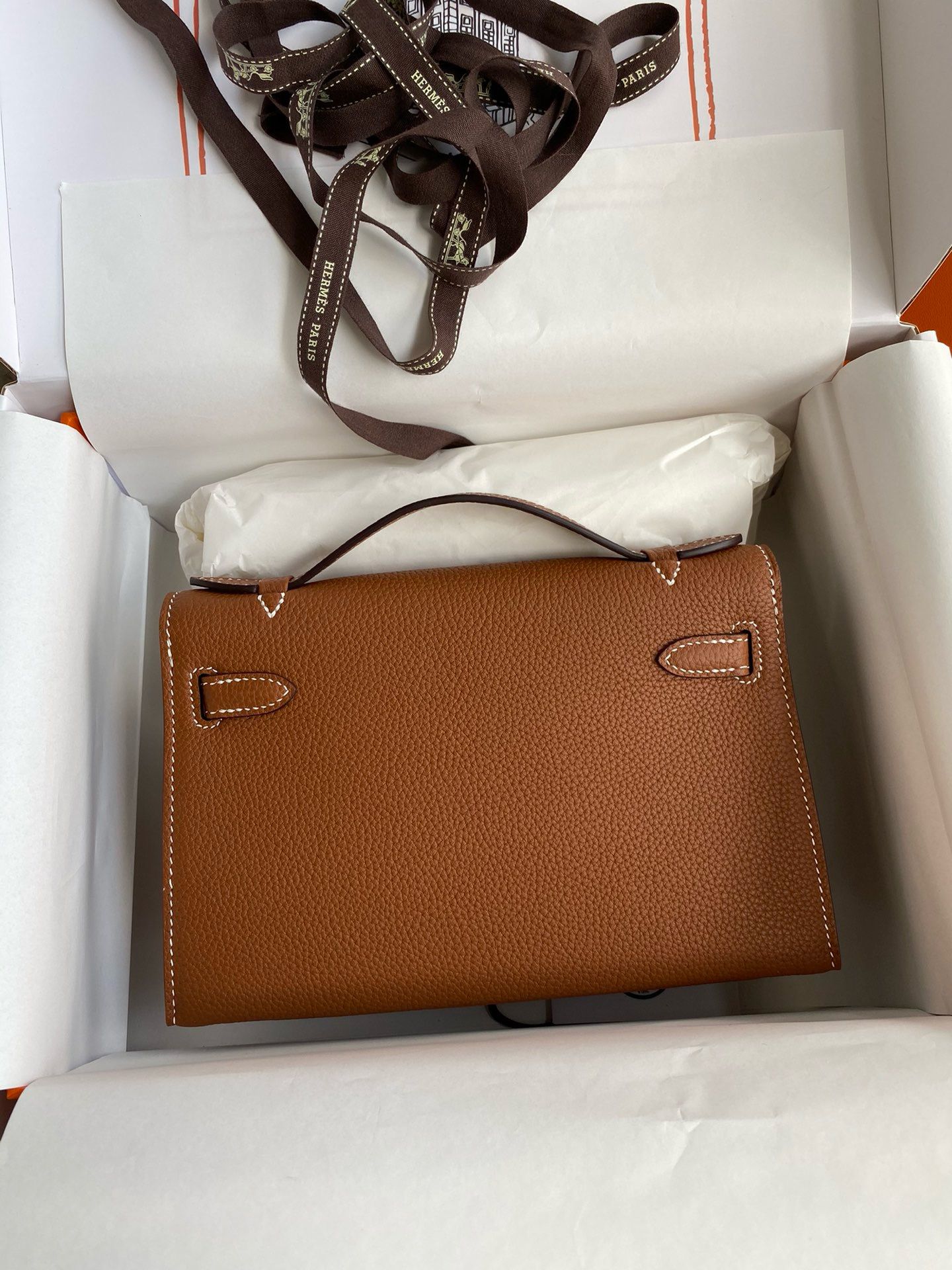 Hermes Kelly Pochette Handmade Bag in Gold Clemence Leather - Image 3