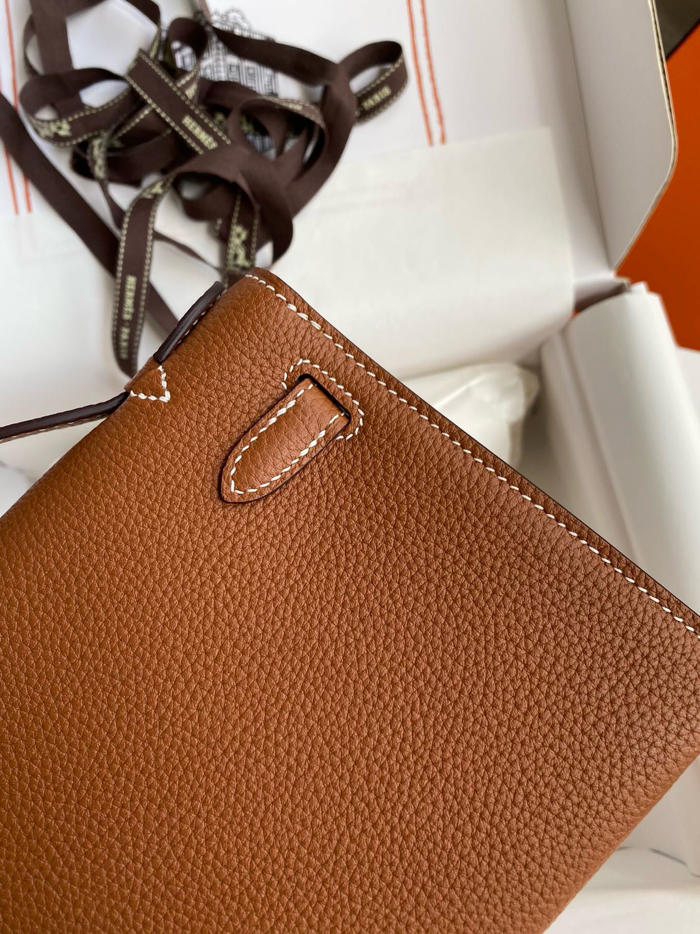 Hermes Kelly Pochette Handmade Bag in Gold Clemence Leather - Image 6