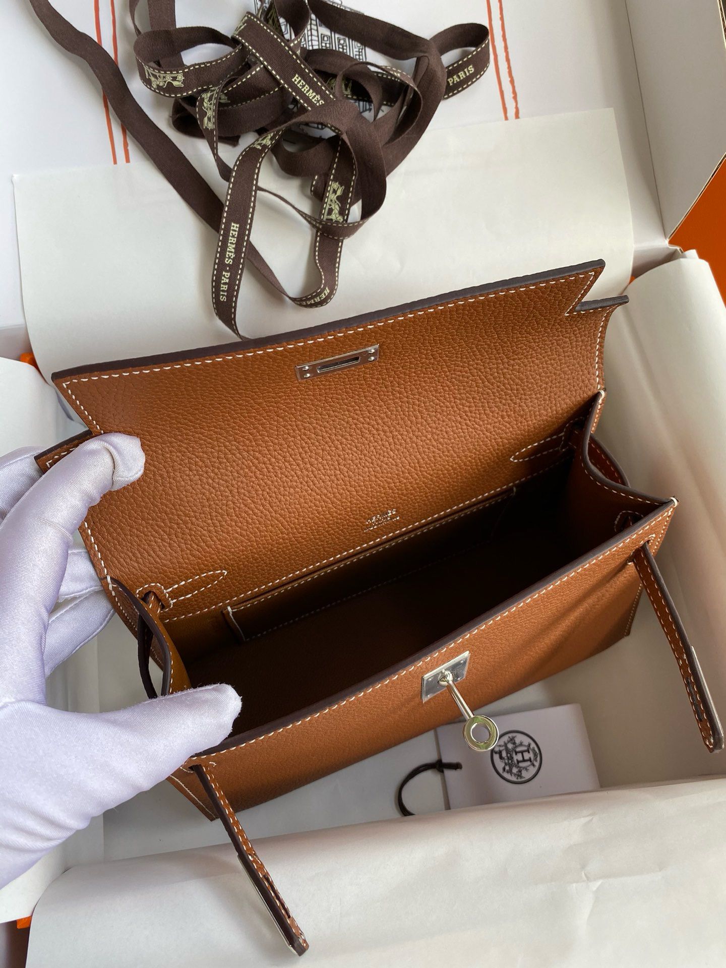 Hermes Kelly Pochette Handmade Bag in Gold Clemence Leather - Image 9