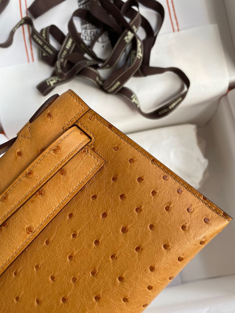 Hermes Kelly Pochette Handmade Bag In Sesame Ostrich Leather - Image 5
