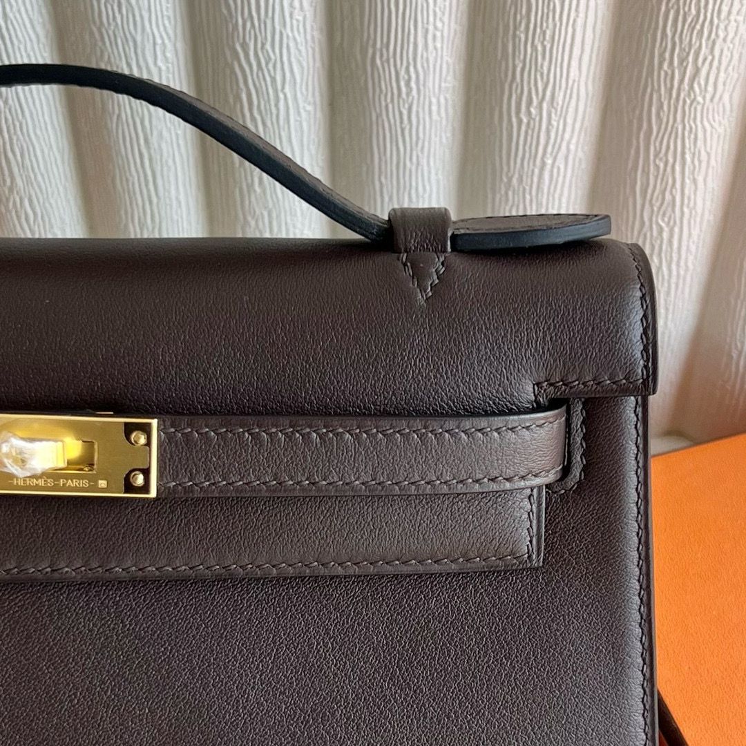 Hermes Kelly Pochette Handmade Bag in Ebene Swift Calfskin - Image 4