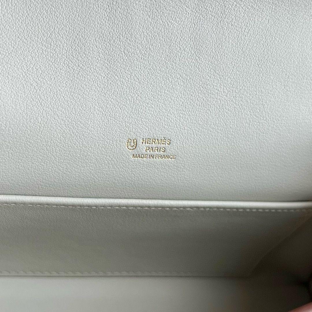 Hermes Kelly Pochette Verso Handmade Bag in Gold Swift Calfskin - Image 5