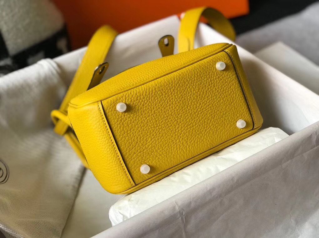 Hermes Lindy Mini Bag In Yellow Clemence Leather GHW - Image 4